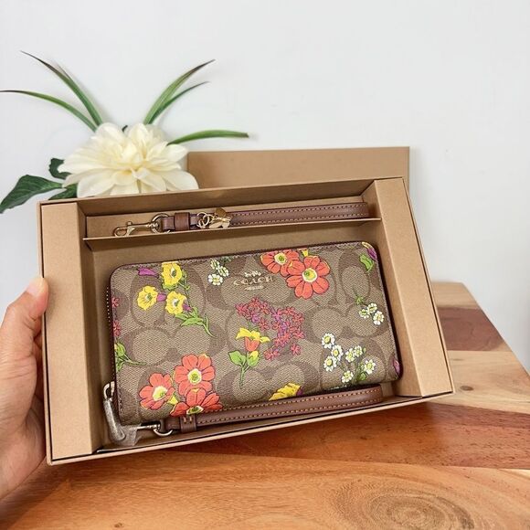 NWT Coach Boxed Long Zip Around Wallet‎ In Signature Canvas With Floral Print - Picture 4 of 8